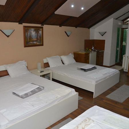 Lira Inn Ni Exteriér fotografie