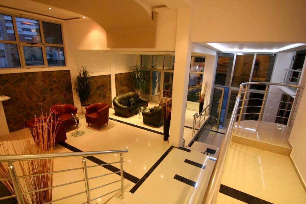 Lira Inn Ni Exteriér fotografie