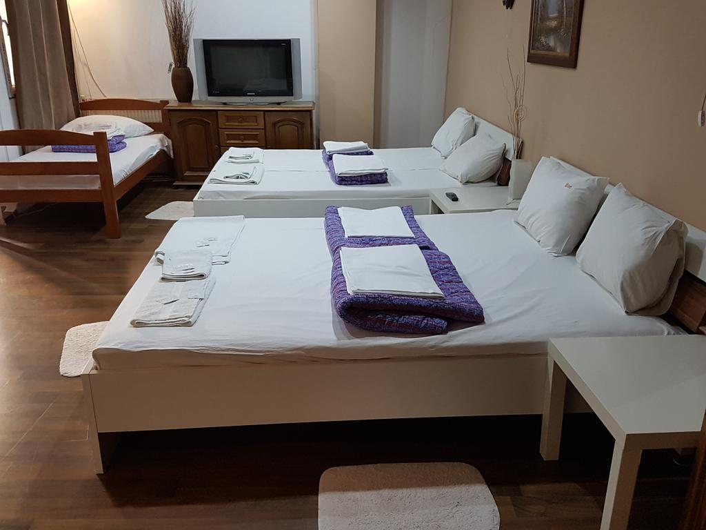 Lira Inn Ni Exteriér fotografie