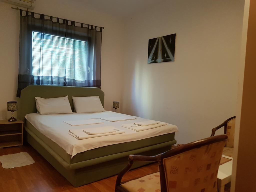 Lira Inn Ni Exteriér fotografie