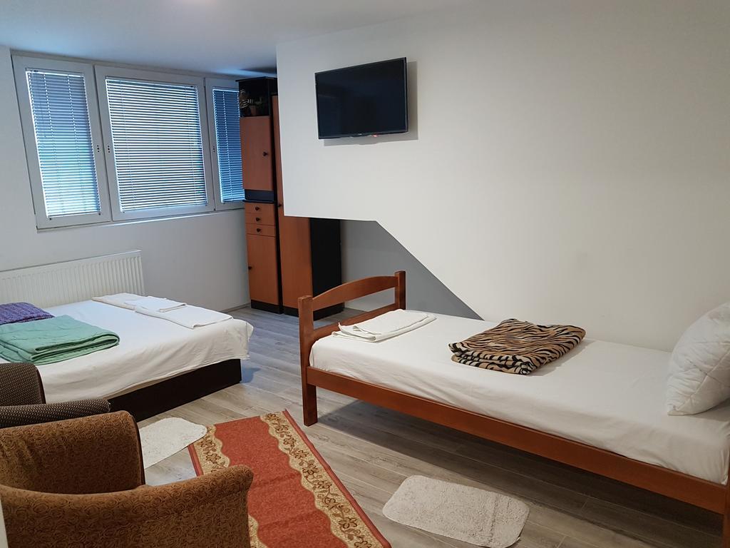 Lira Inn Ni Exteriér fotografie