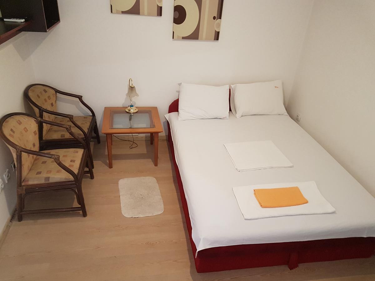 Lira Inn Ni Exteriér fotografie