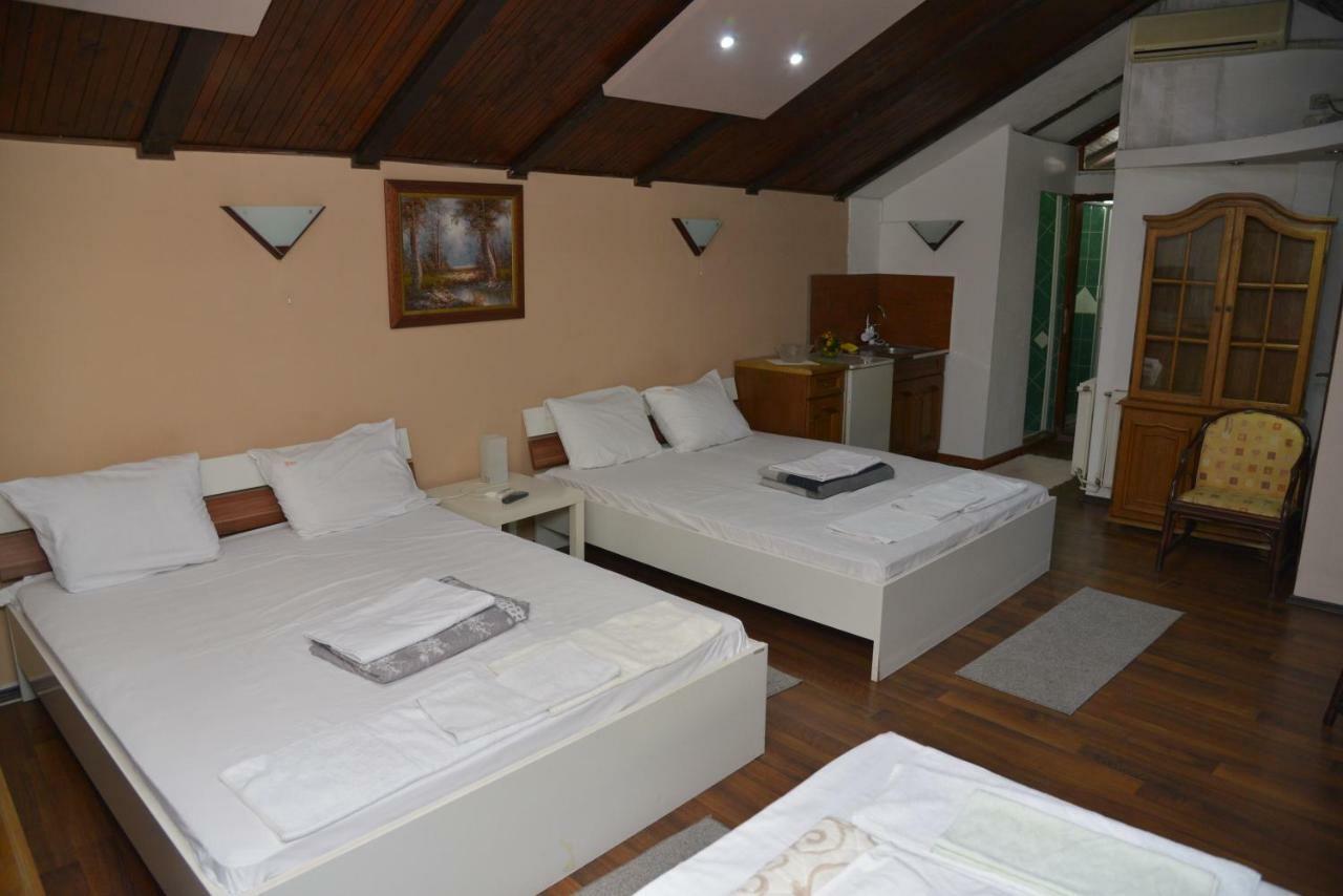 Lira Inn Ni Exteriér fotografie