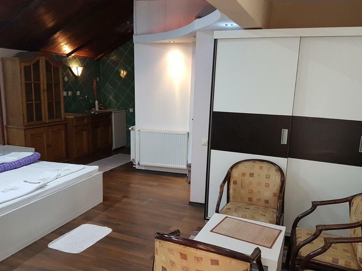 Lira Inn Ni Exteriér fotografie