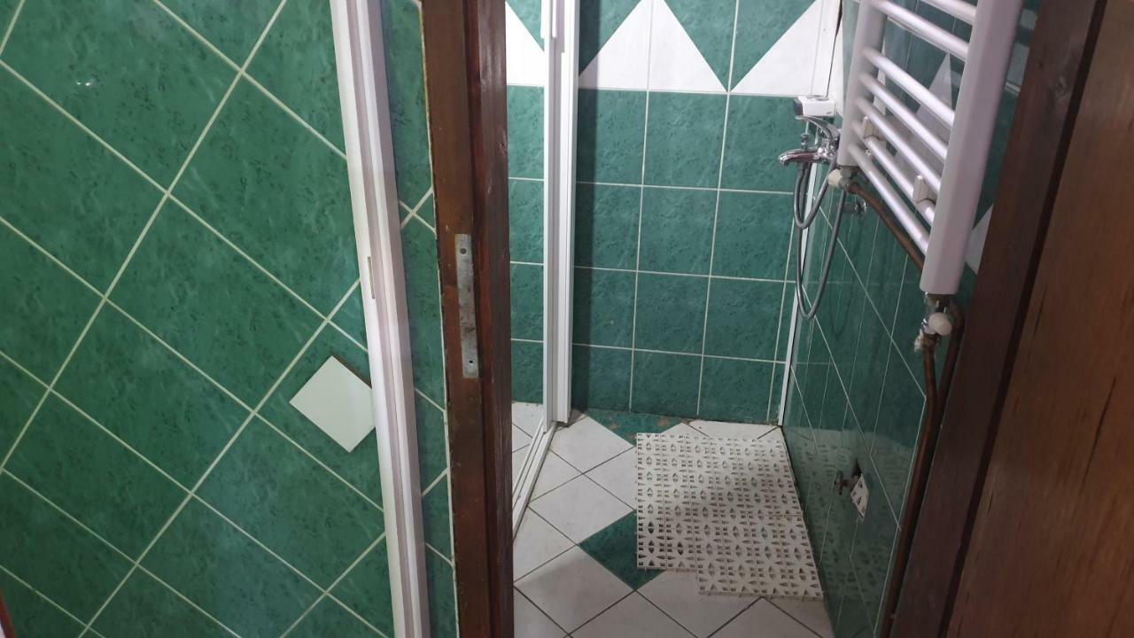 Lira Inn Ni Exteriér fotografie